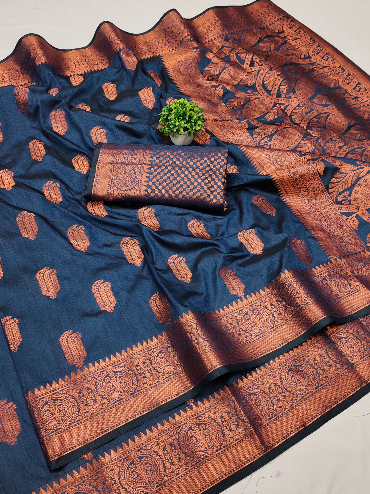 Splendorous Navy Blue Soft Banarasi Silk Saree With Confounding Blouse Piece