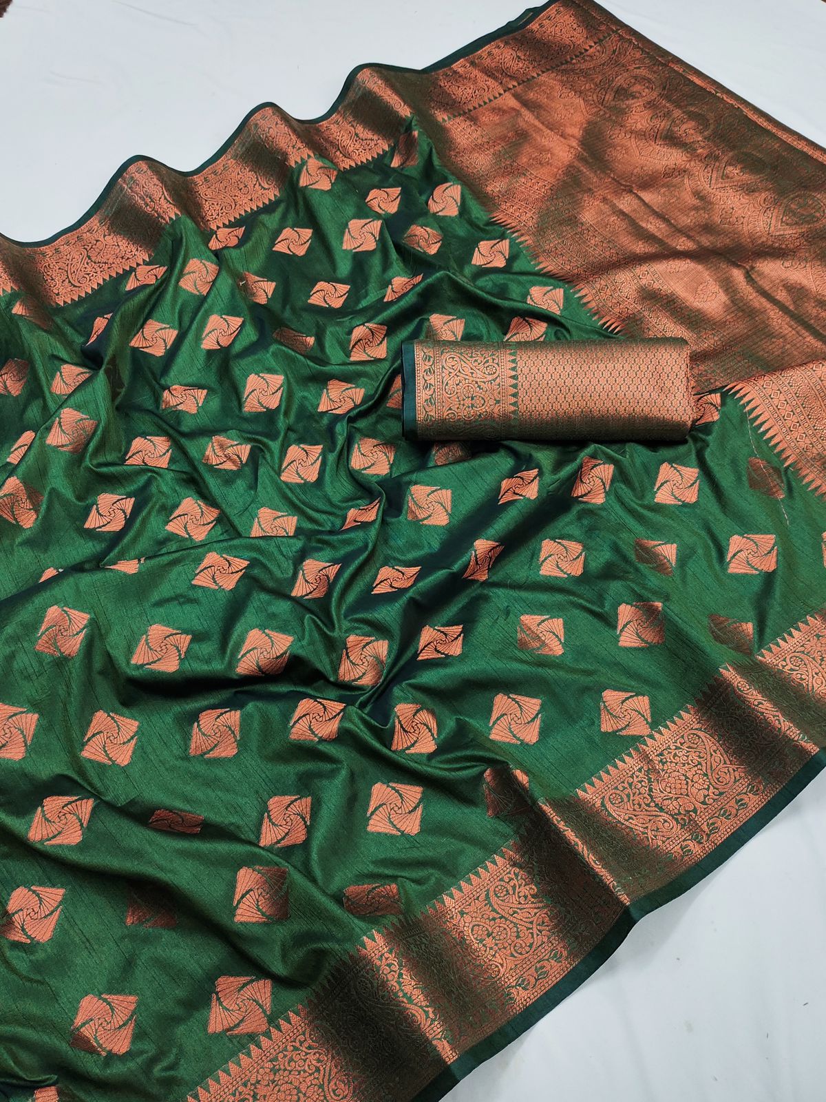 Woebegone Dark Green Soft Banarasi Silk Saree With Alluring Blouse Piece