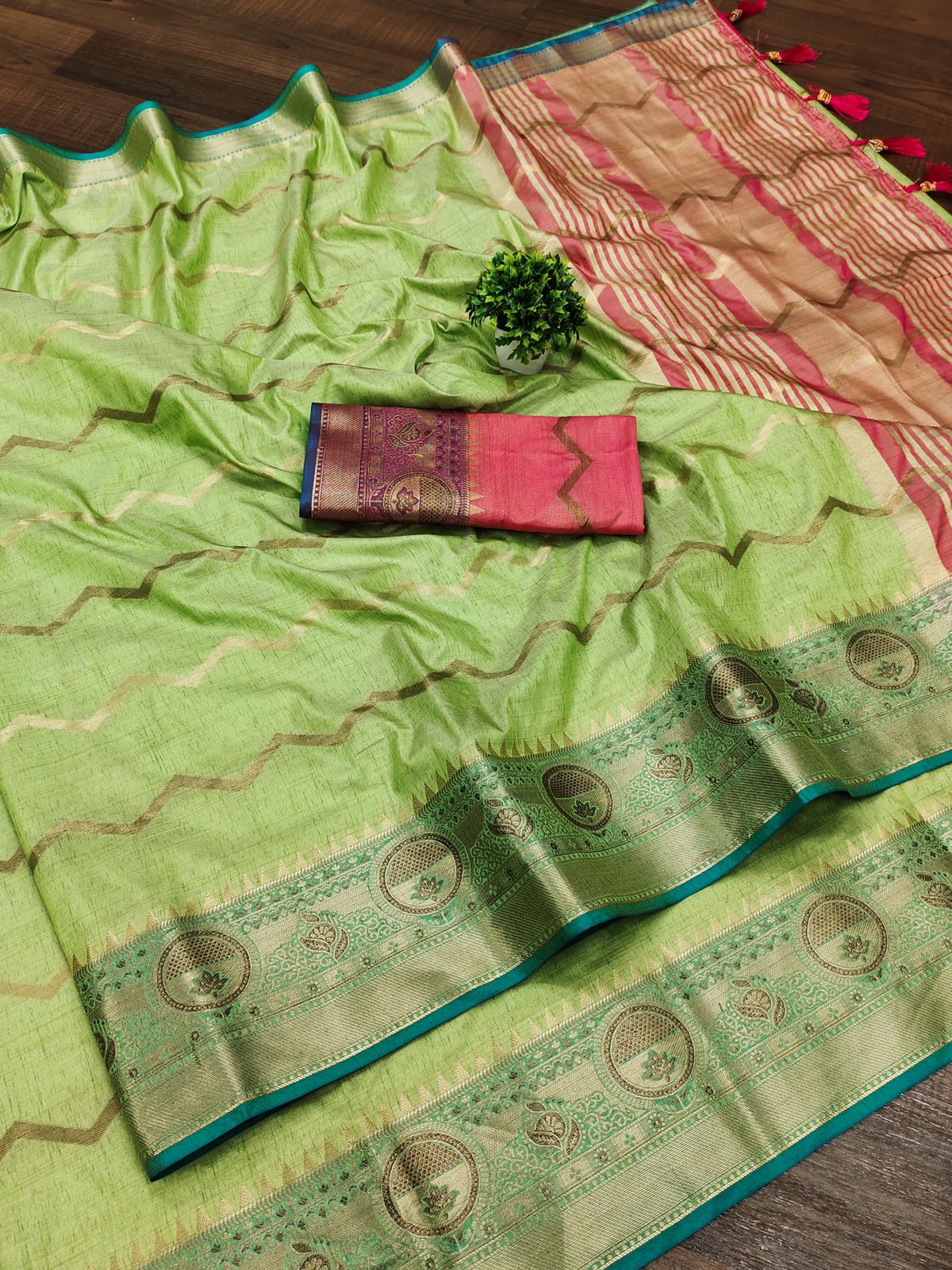 Conflate Green Soft Banarasi Silk Saree With Winsome Blouse Piece