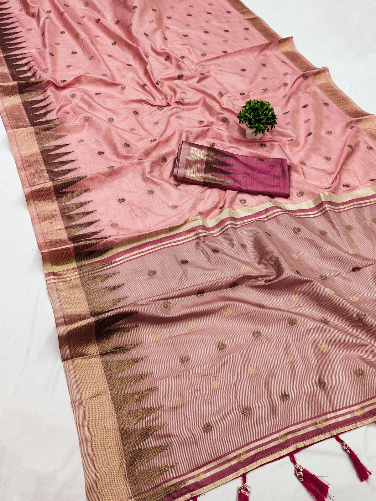 Eloquence Baby Pink Soft Banarasi Silk Saree With Propinquity Blouse Piece