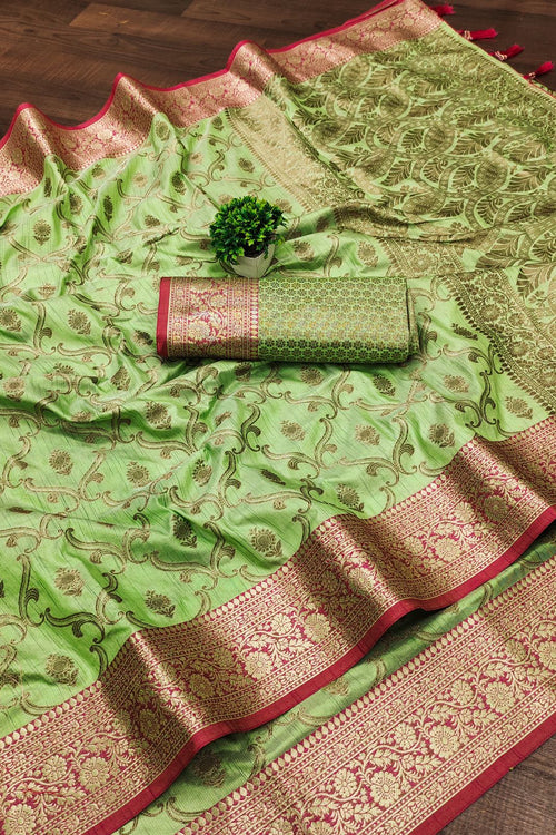 Load image into Gallery viewer, Enticing Perrot Soft Banarasi Silk Saree With Effervescent Blouse Piece
