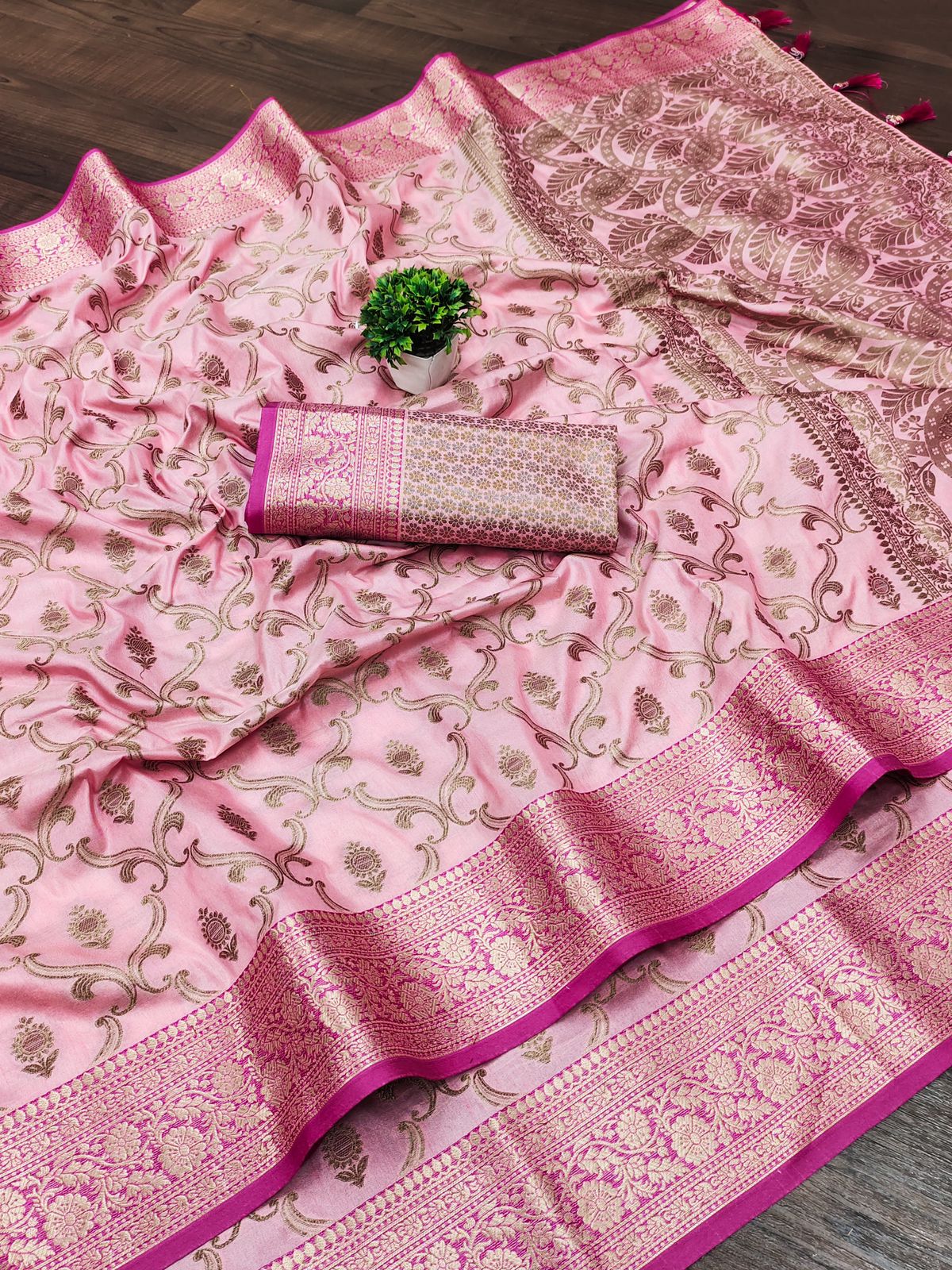 Propinquity Pink Soft Banarasi Silk Saree With Confounding  Blouse Piece