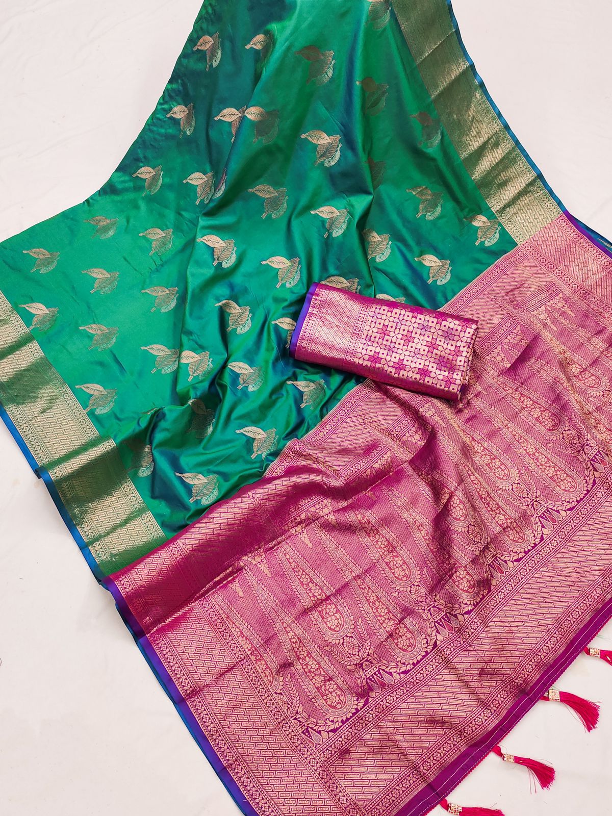 Efflorescence Green Soft Banarasi Silk Saree With Ratatouille Blouse Piece