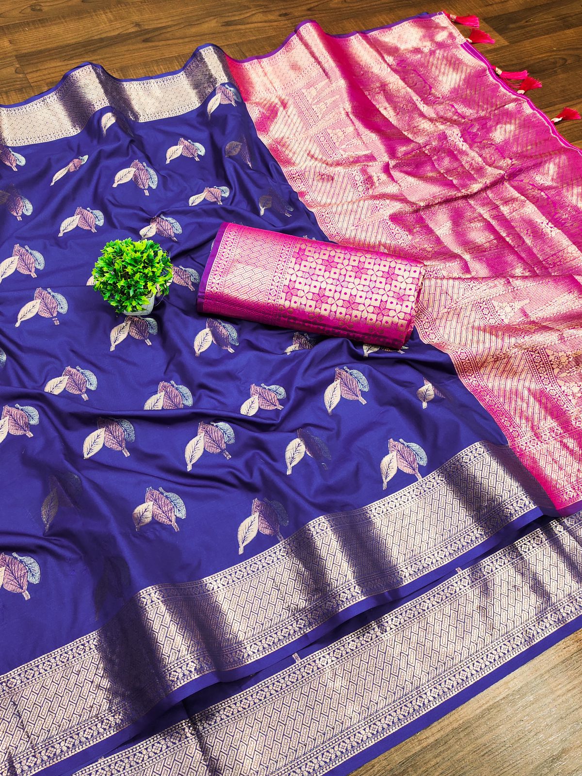 Engaging Navy Blue Soft Banarasi Silk Saree With Exuberant Blouse Piece