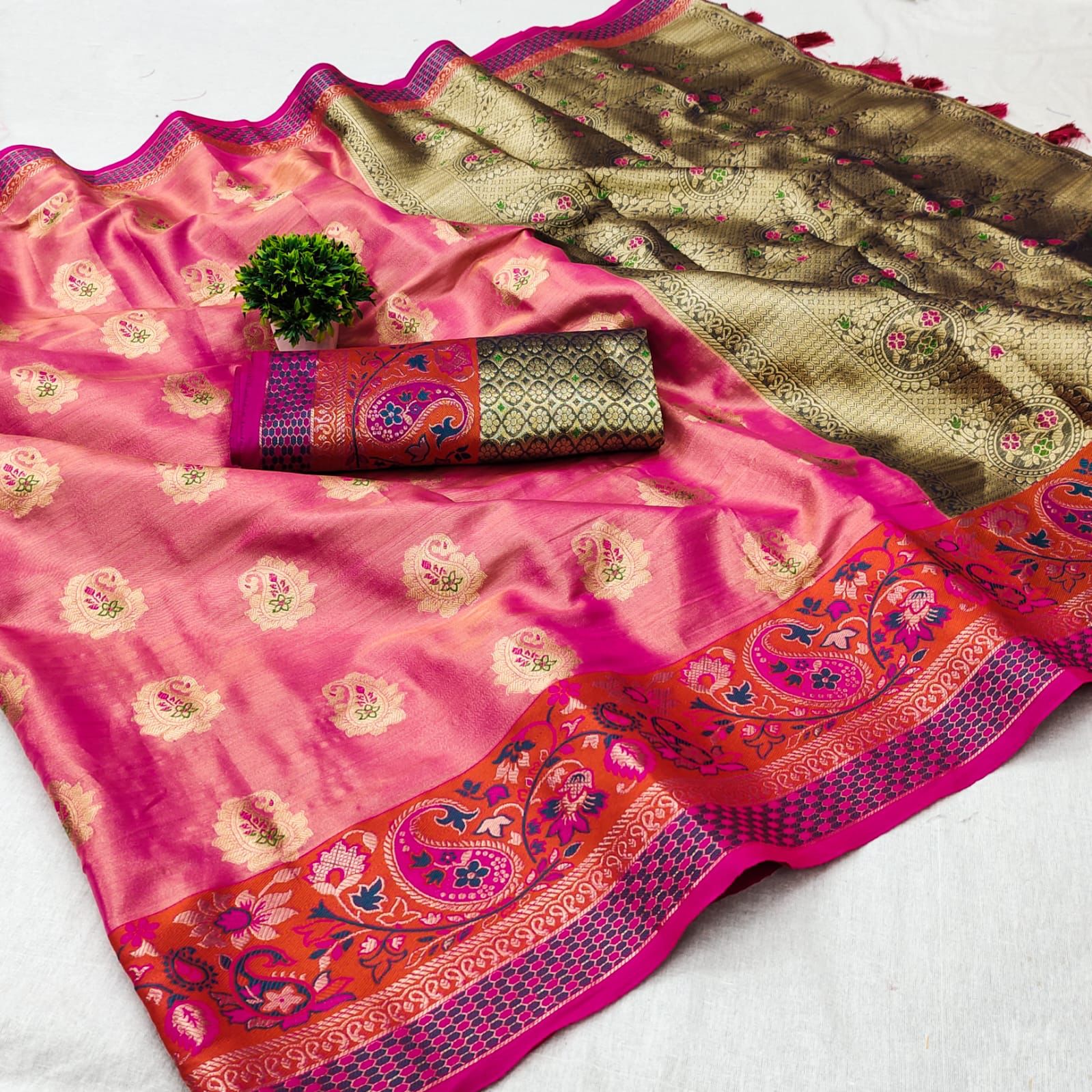 Exquisite Dark Pink Soft Banarasi Silk Saree With Divine Blouse Piece