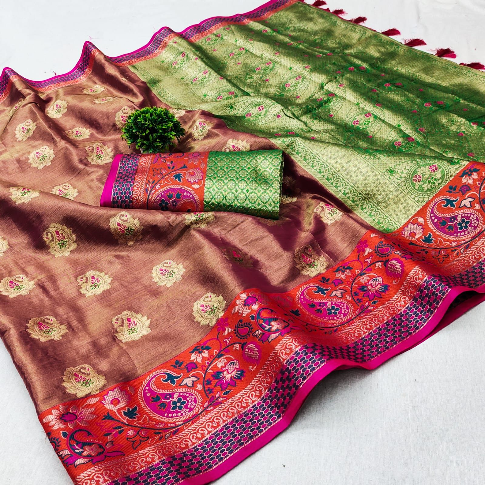 Enigmatic Magenta Soft Banarasi Silk Saree With Artistic Blouse Piece