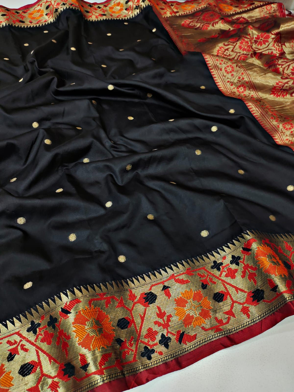 Quintessential Black Soft Banarasi Silk Saree With Amiable Blouse Piece