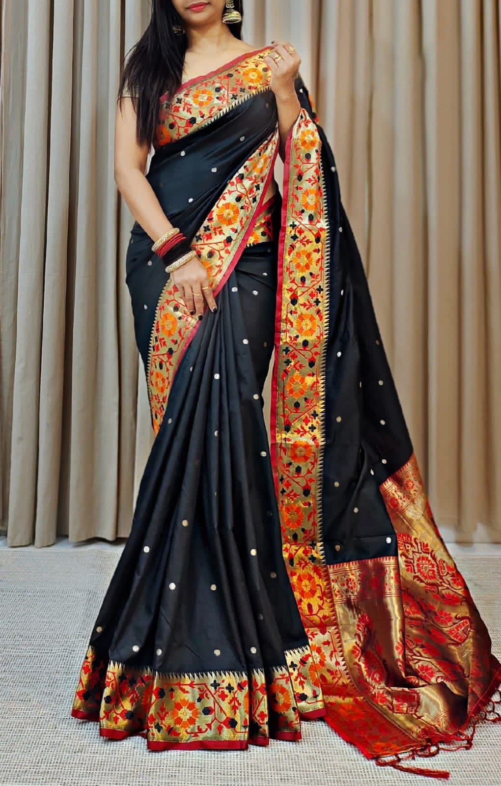 Quintessential Black Soft Banarasi Silk Saree With Amiable Blouse Piece