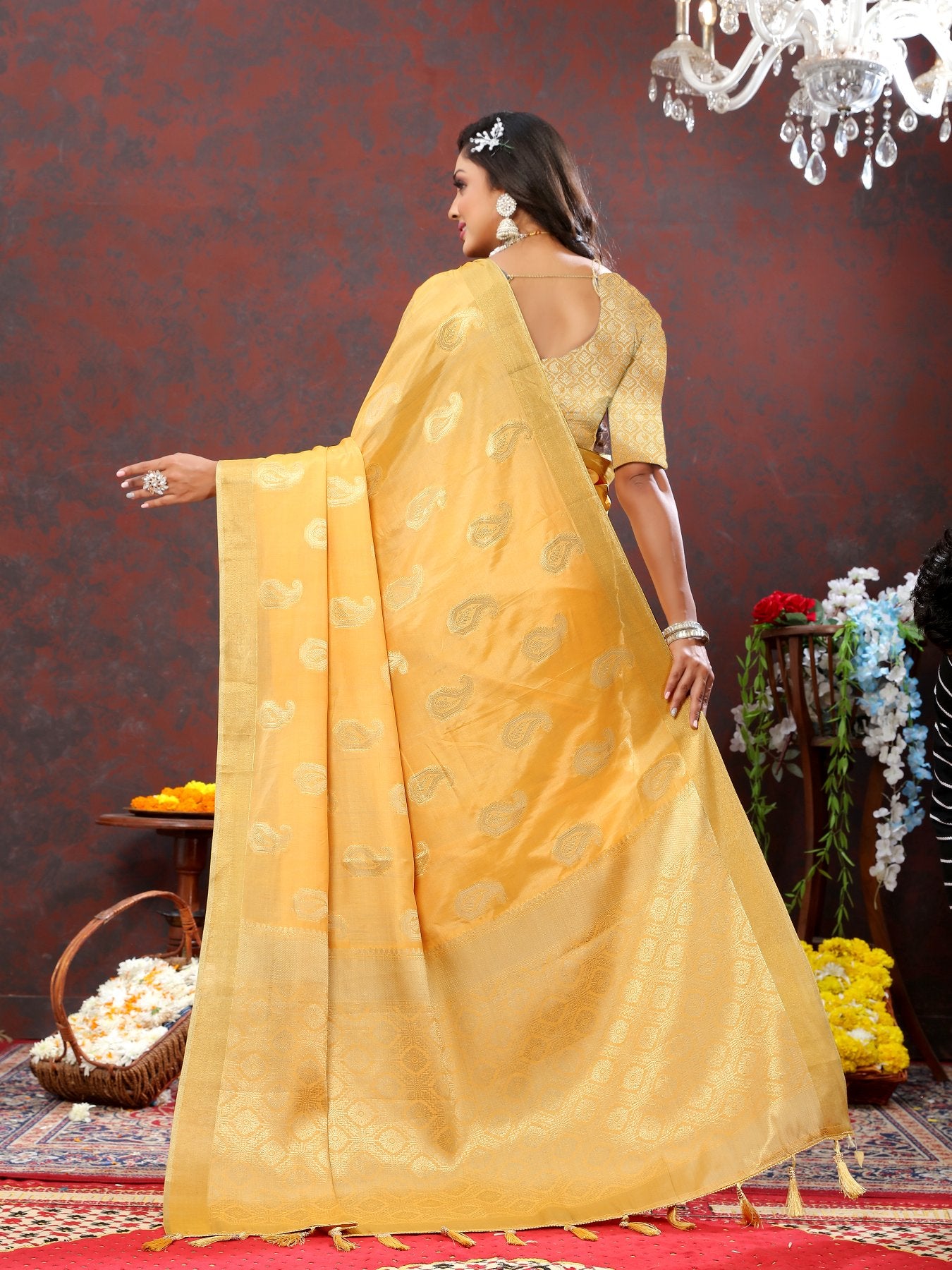 Fantabulous Yellow Cotton Silk Saree With Denouement Blouse Piece