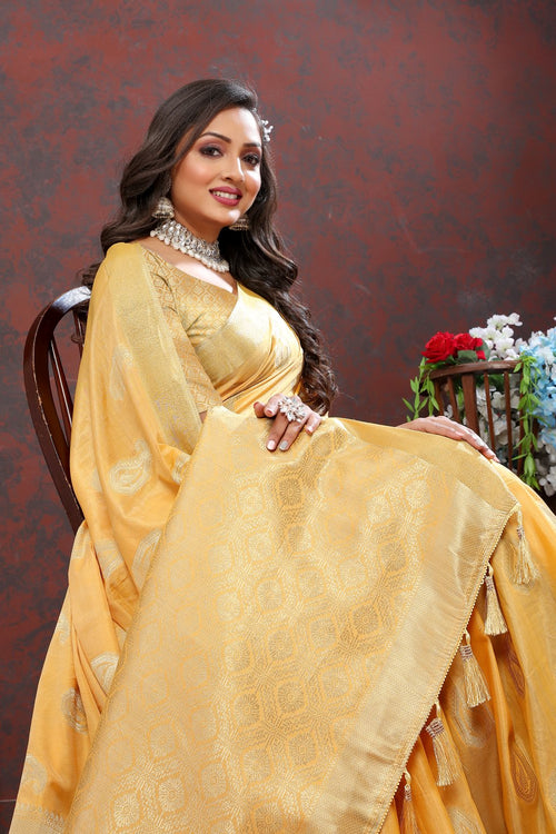 Load image into Gallery viewer, Fantabulous Yellow Cotton Silk Saree With Denouement Blouse Piece
