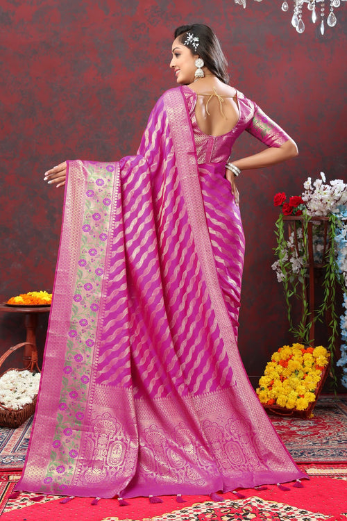 Load image into Gallery viewer, Amiable Purple Soft Banarasi Silk Saree With Confounding Blouse Piece
