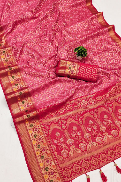 Load image into Gallery viewer, Phenomenal Dark Pink Soft Banarasi Silk Saree With Arresting Blouse Piece
