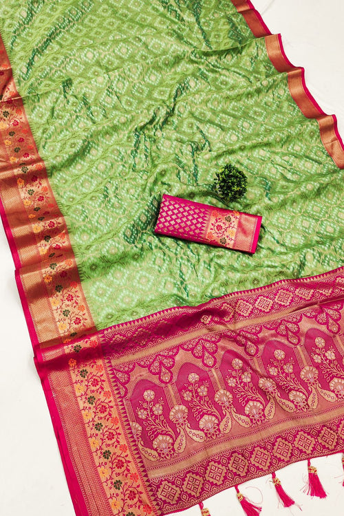 Load image into Gallery viewer, Deserving Green Soft Banarasi Silk Saree With Glorious Blouse Piece
