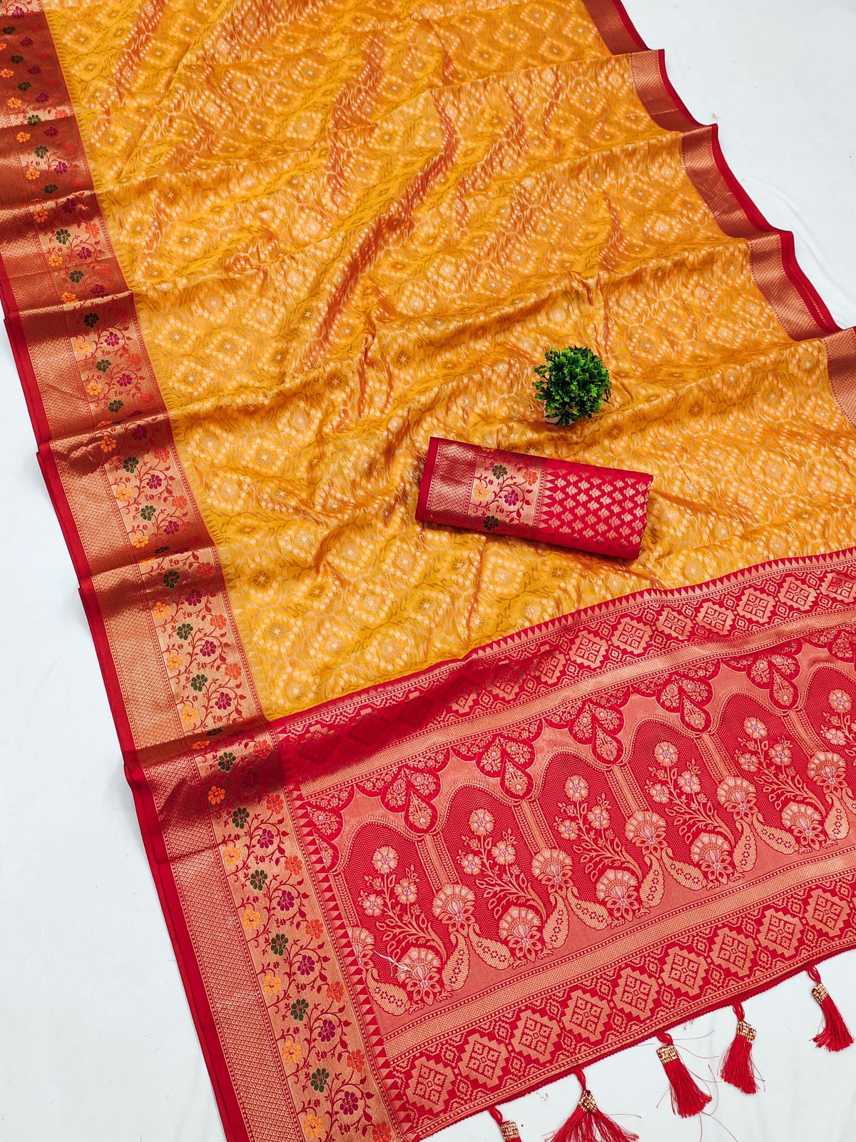 Scintilla Yellow Soft Banarasi Silk Saree With Staggering Blouse Piece