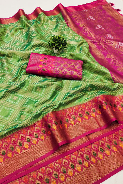 Load image into Gallery viewer, Denouement Green Soft Banarasi Silk Saree With Transcendent Blouse Piece
