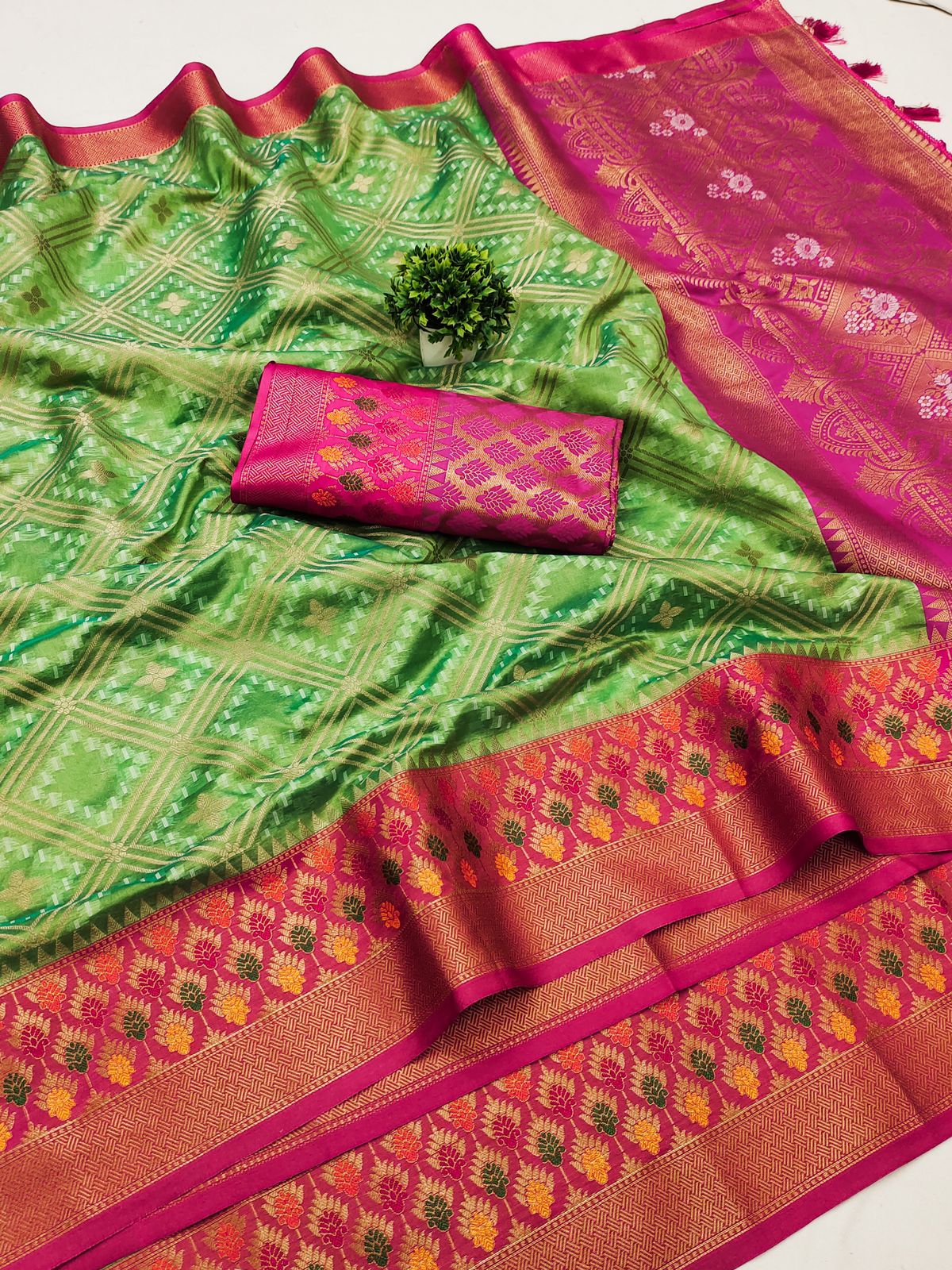 Denouement Green Soft Banarasi Silk Saree With Transcendent Blouse Piece