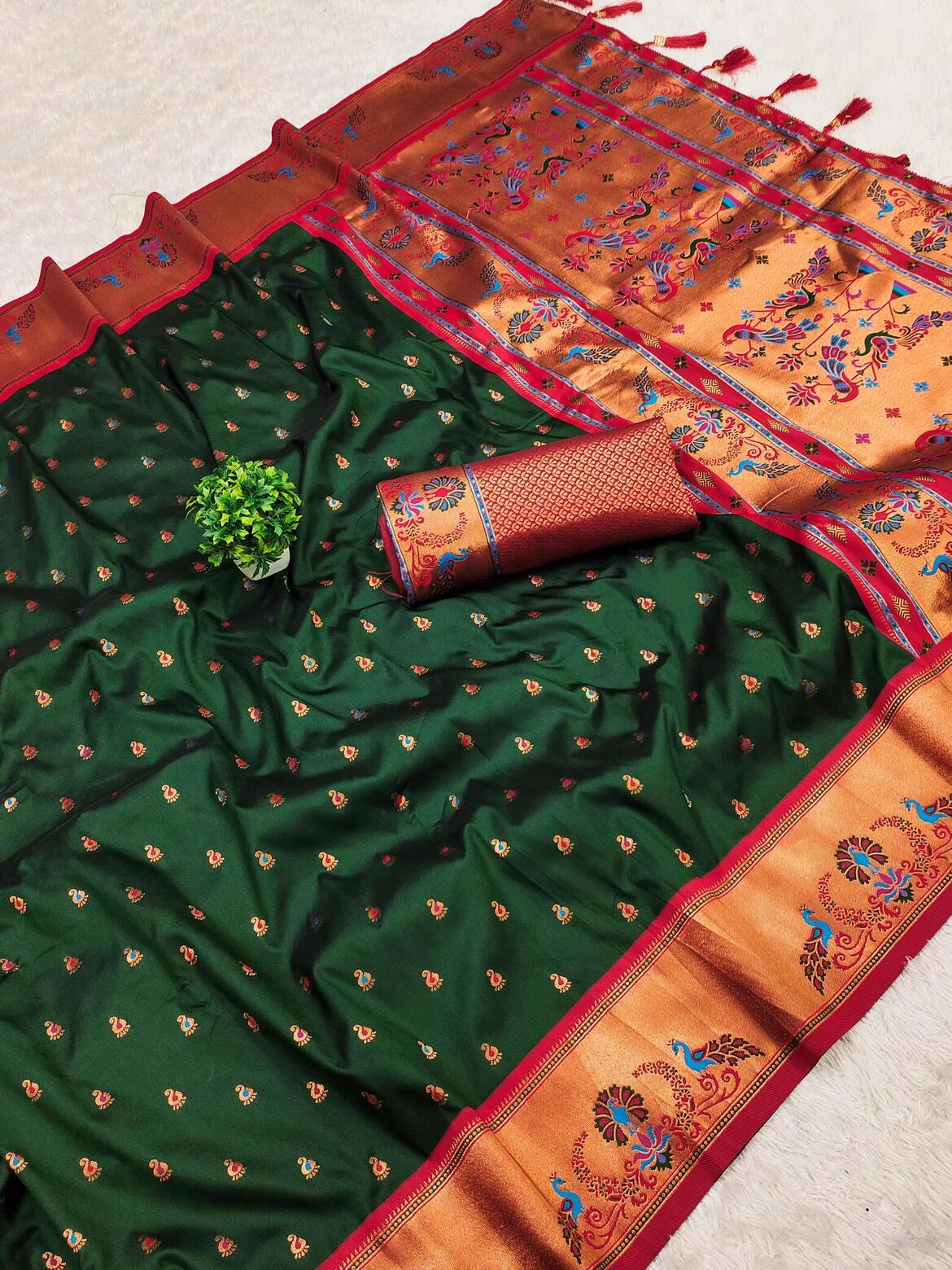 Gleaming Dark Green Paithani Silk Saree With Refreshing Blouse Piece