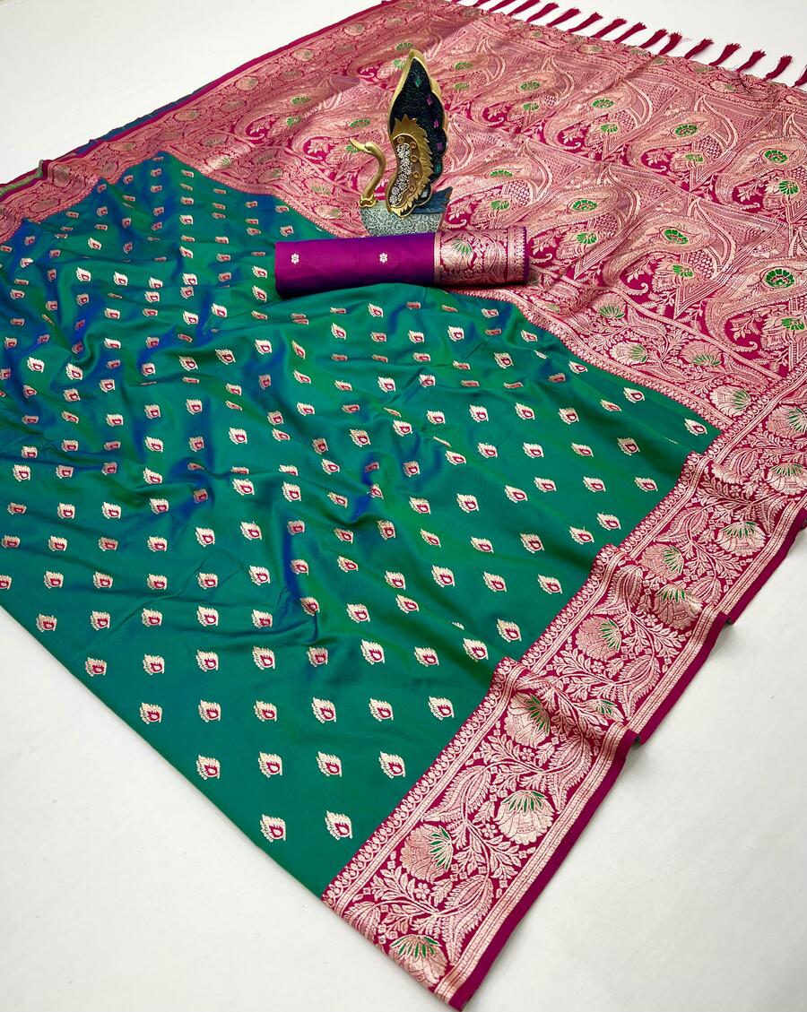 Classy Green Soft Banarasi Silk Saree With Enchanting Blouse Piece