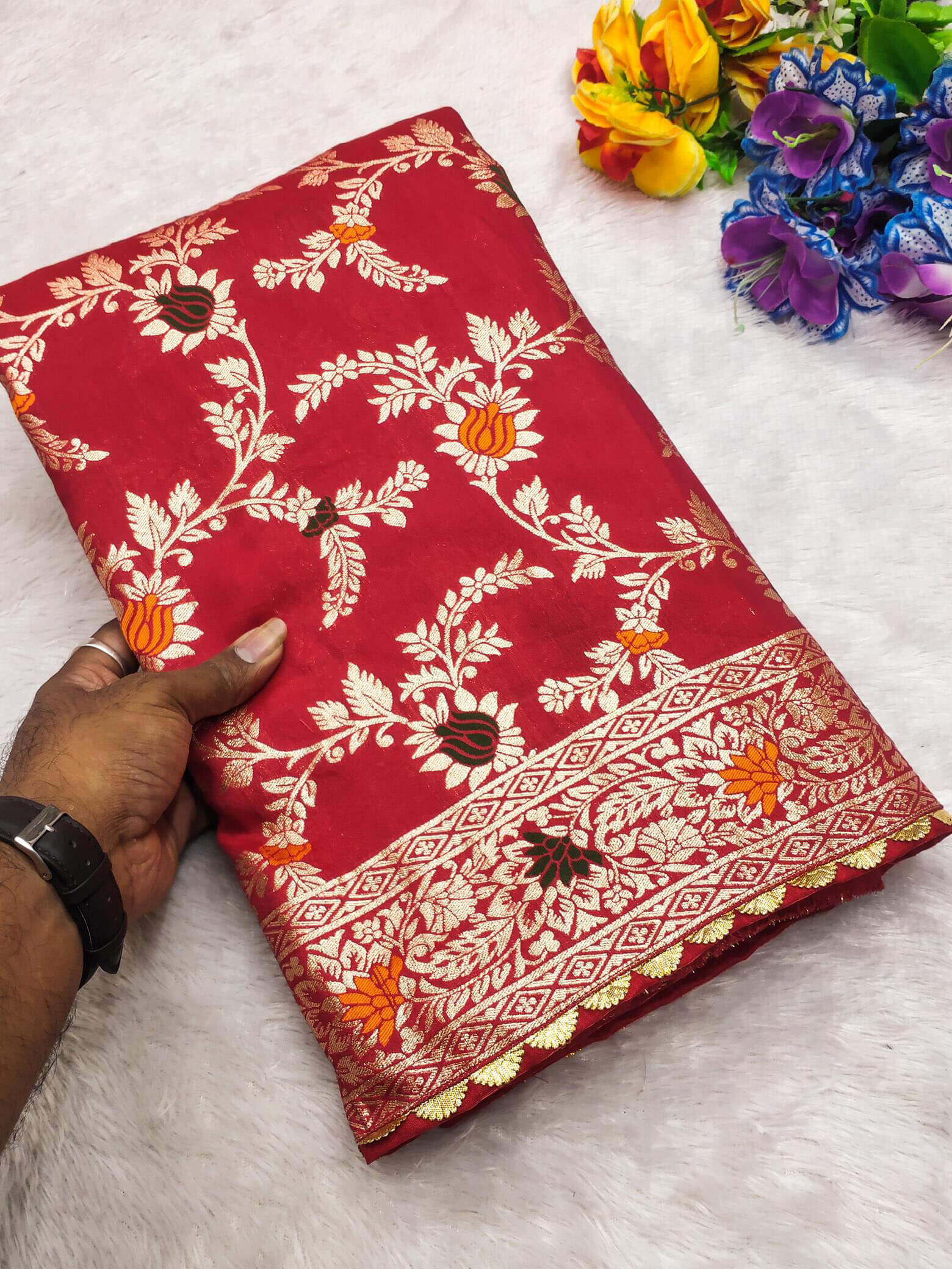 Extraordinary Red Soft Banarasi Silk Saree With Pretty Blouse Piece