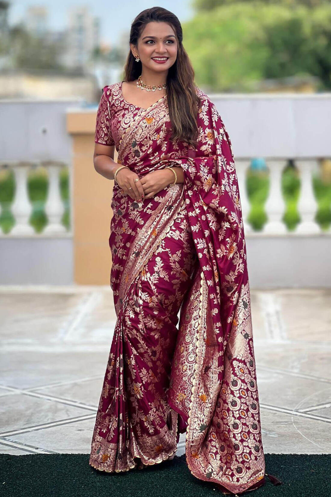 Alluring Wine Soft Banarasi Silk Saree With Gratifying Blouse Piece