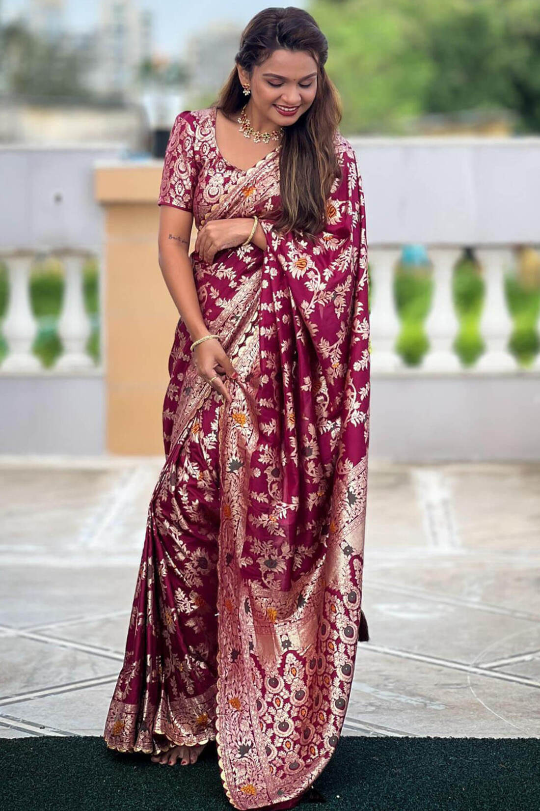 Alluring Wine Soft Banarasi Silk Saree With Gratifying Blouse Piece