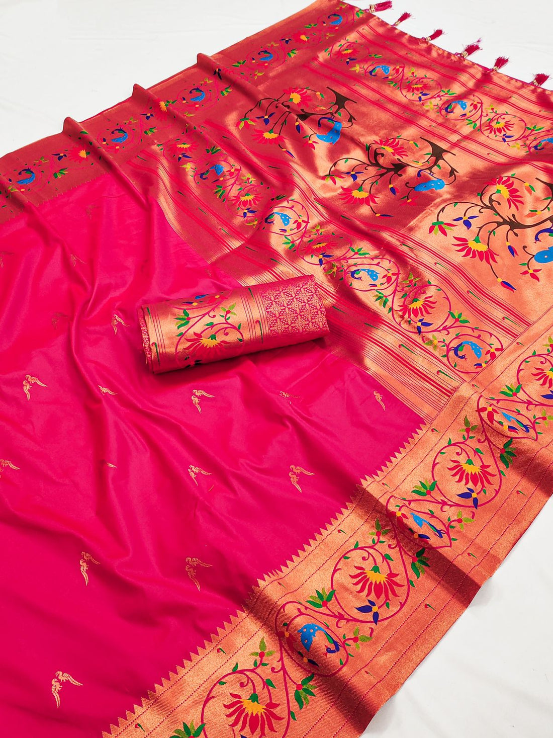 Moiety Dark Pink Paithani Silk Saree With Embrocation Blouse Piece