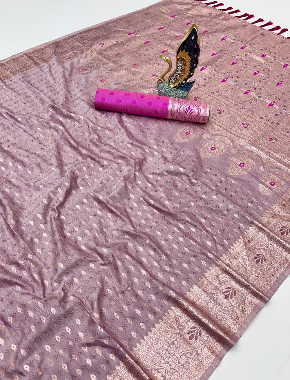 Quixotic Lavender Cotton Silk Saree With Charismatic Blouse Piece