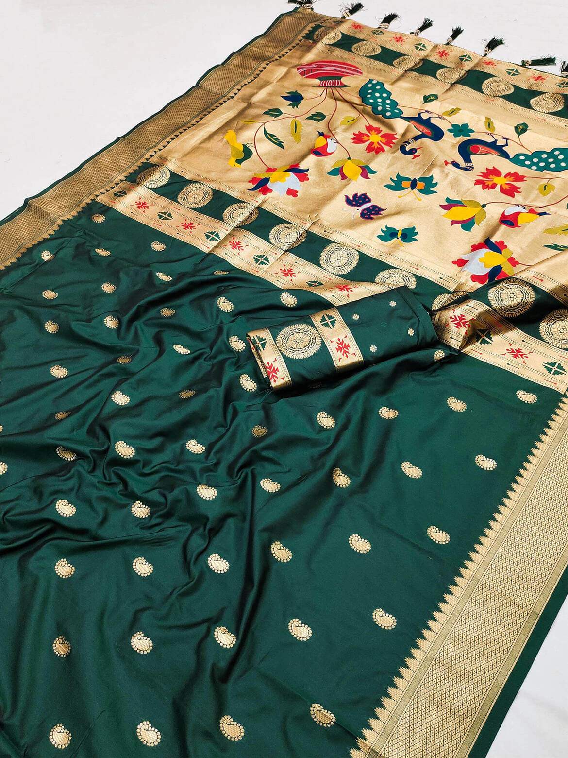 Radiant Dark Green Paithani Silk Saree With Inspiring Blouse Piece