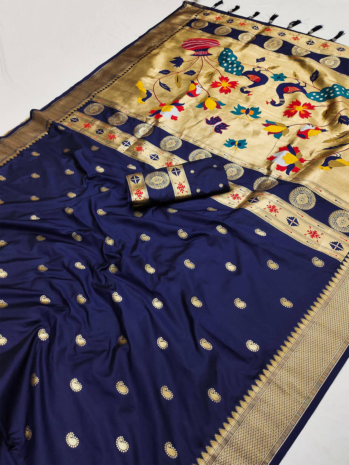 Lissome Navy Blue Paithani Silk Saree With Moiety Blouse Piece