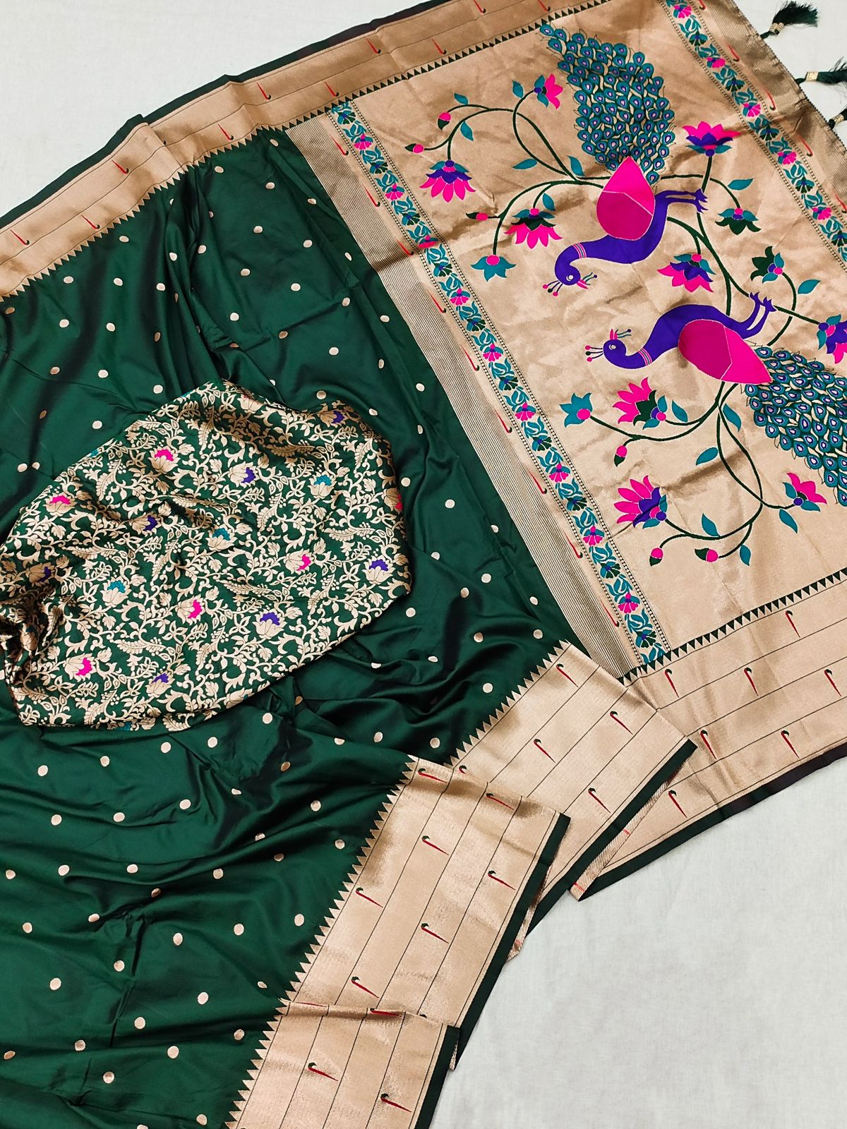 Breathtaking Dark Green Paithani Silk Saree With Majesty Blouse Piece