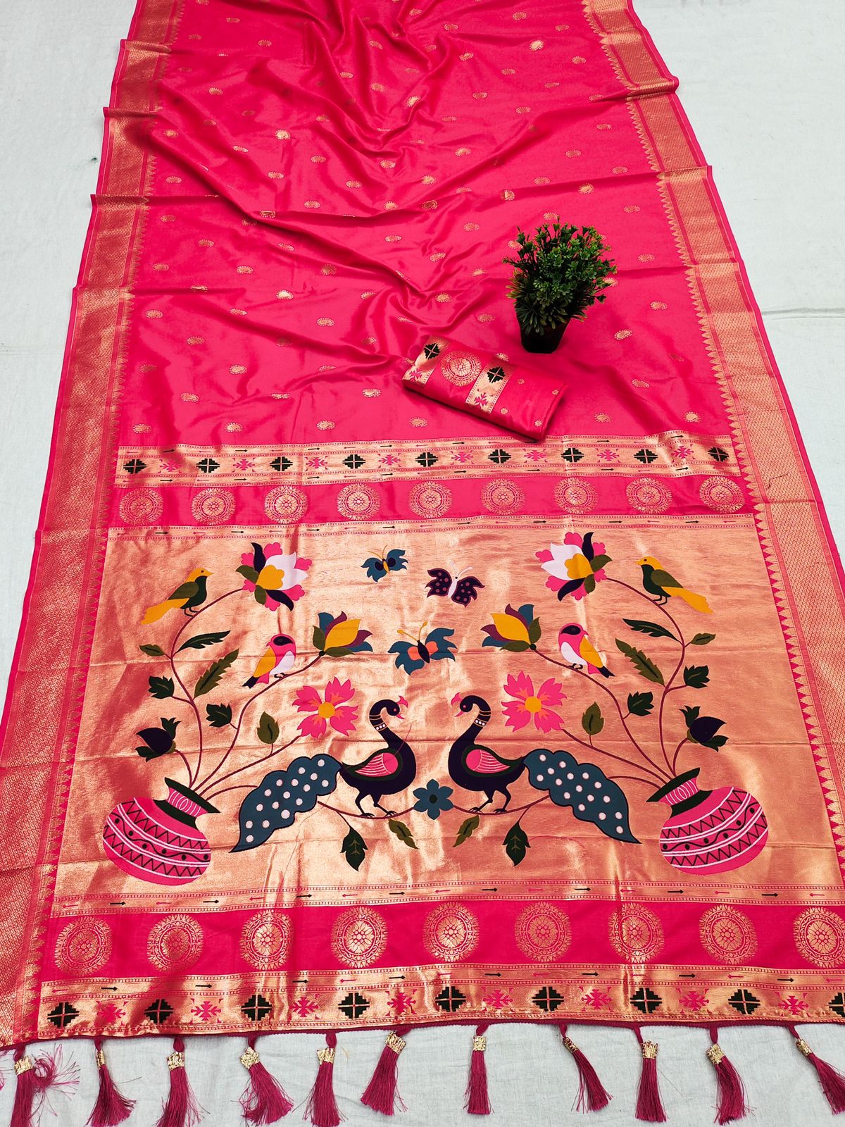 Opulent Dark Pink Paithani Silk Saree With Twirling Blouse Piece