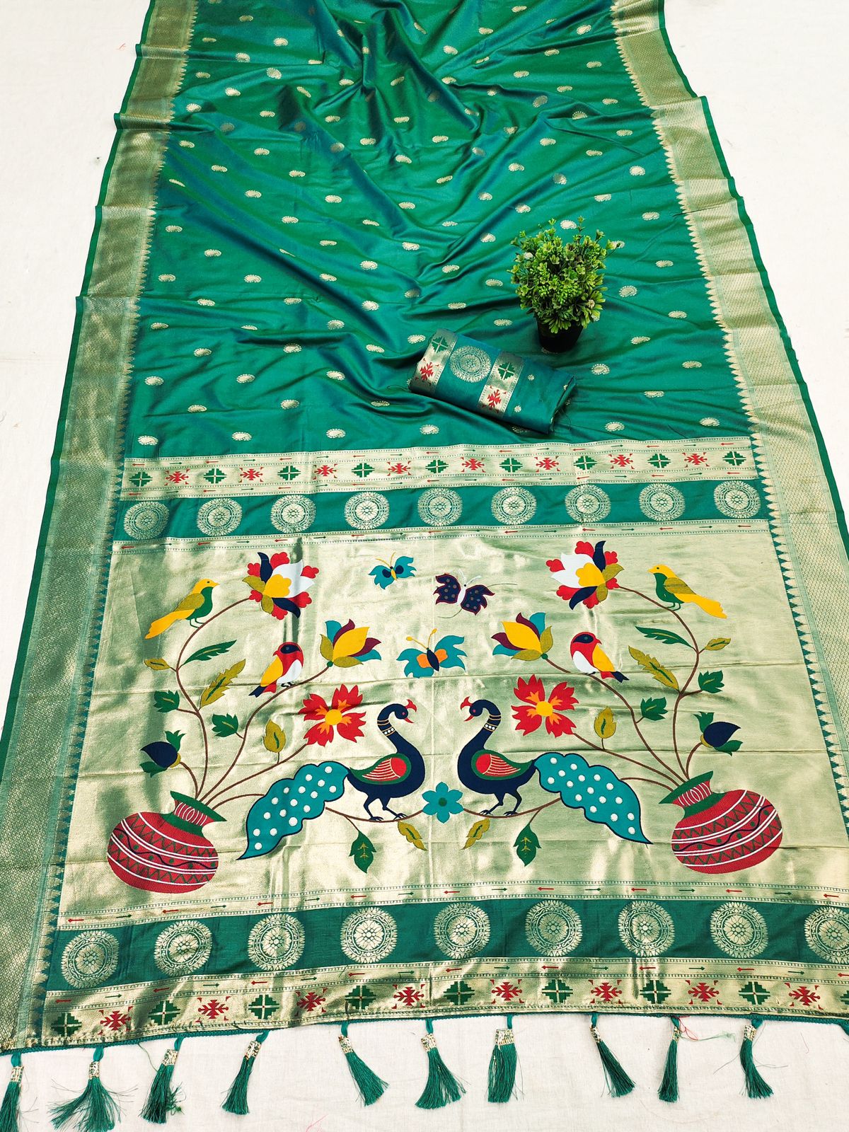 Traditional Green Paithani Silk Saree With Dalliance Blouse Piece