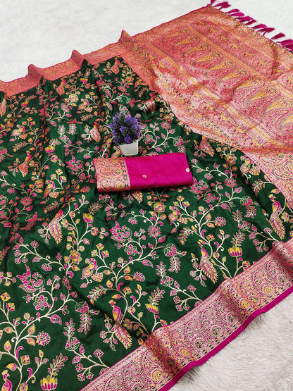 Splendiferous Dark Green Pure Banarasi Silk Saree With Efflorescence Blouse Piece