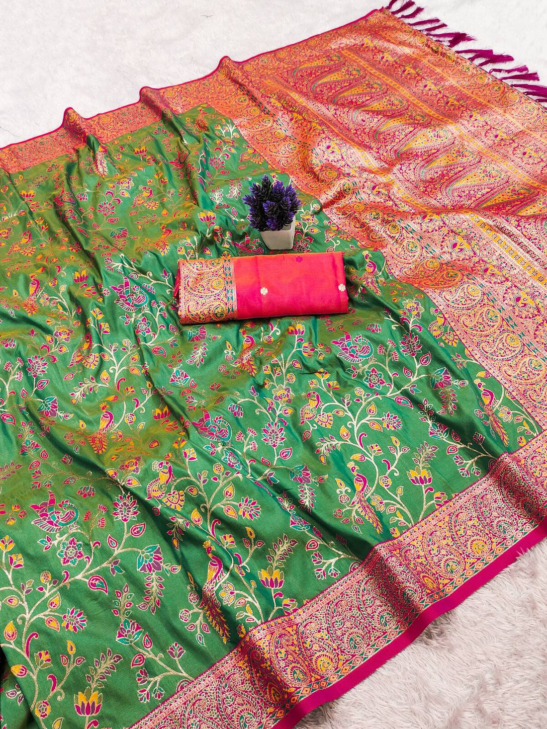 Breathtaking Green Pure Banarasi Silk Saree With Artistic Blouse Piece