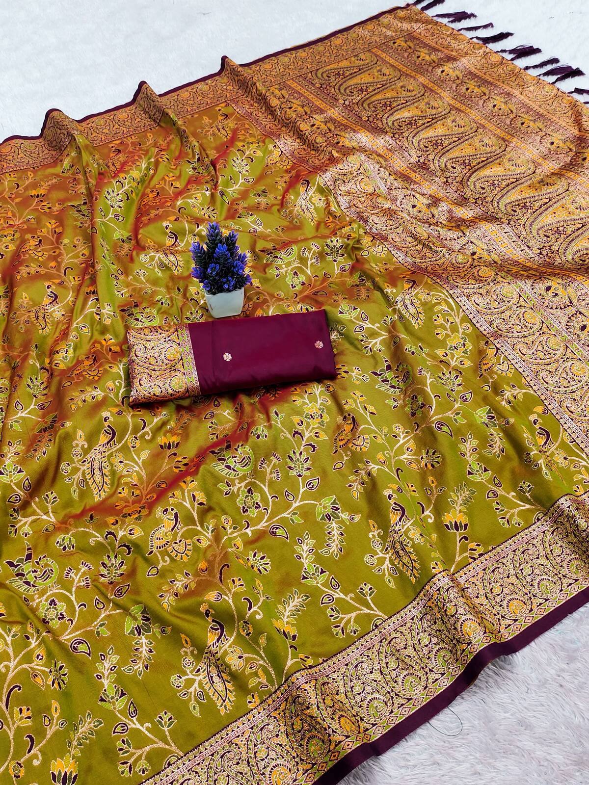Demanding Mustard Pure Banarasi Silk Saree With Majesty Blouse Piece