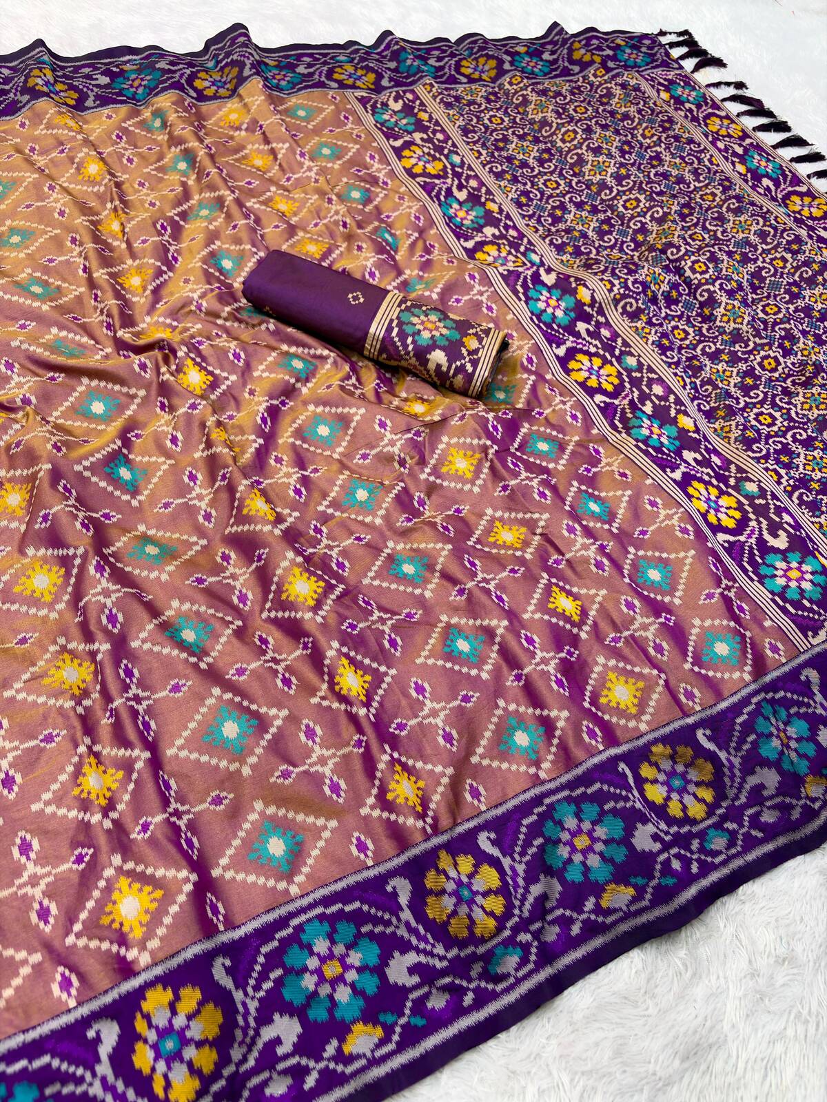 Adoring Lavender Patola Silk Saree with Arresting Blouse Piece