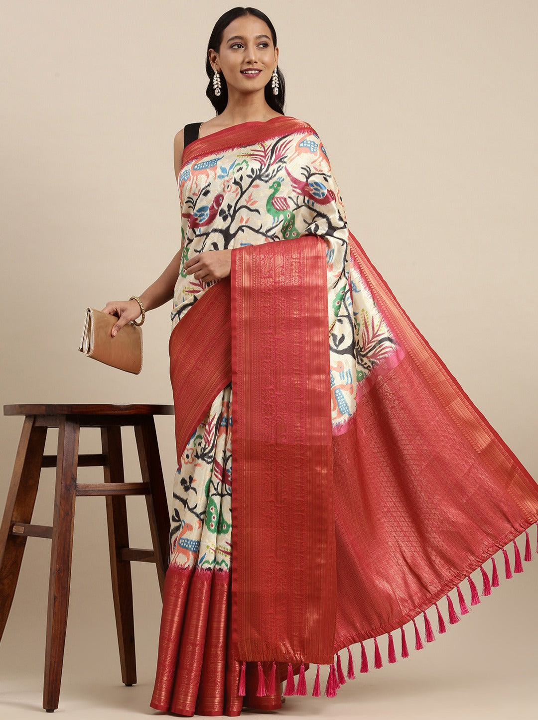 Elegant Beige Kalamkari Printed Saree With Outstanding Blouse Piece