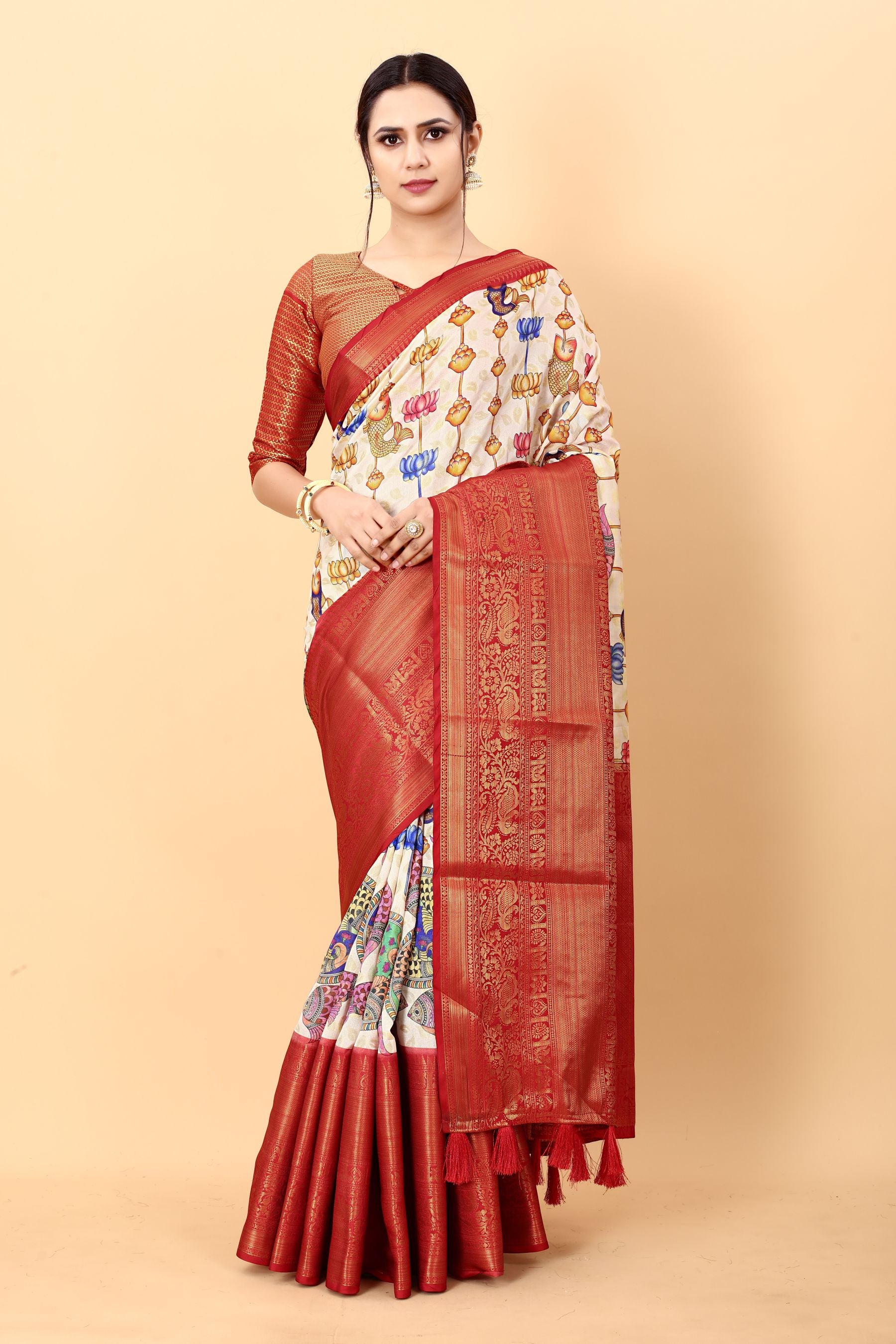 Dissemble Beige Kalamkari Printed Saree With Sempiternal Blouse Piece