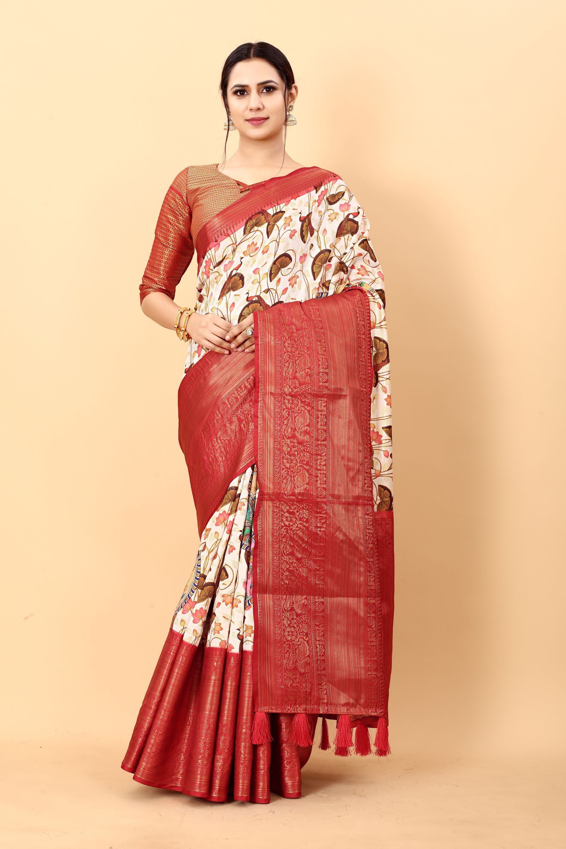 Magnetic Beige Kalamkari Printed Saree With Redolent Blouse Piece