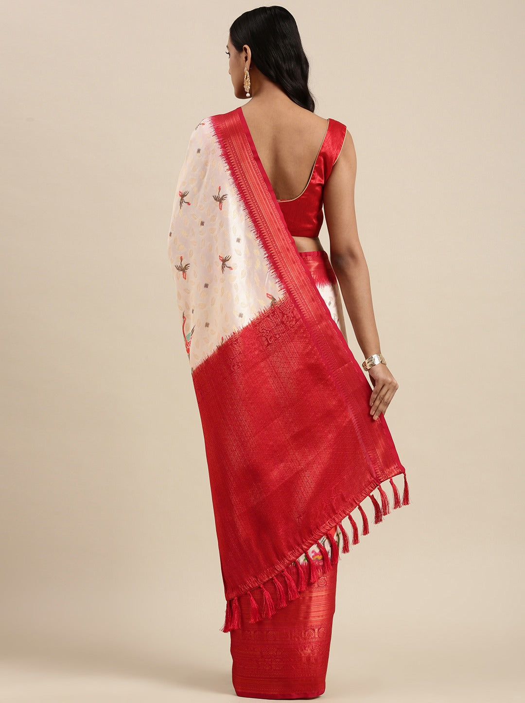 Captivating Off White Kalamkari Printed Saree With Blissful Blouse Piece