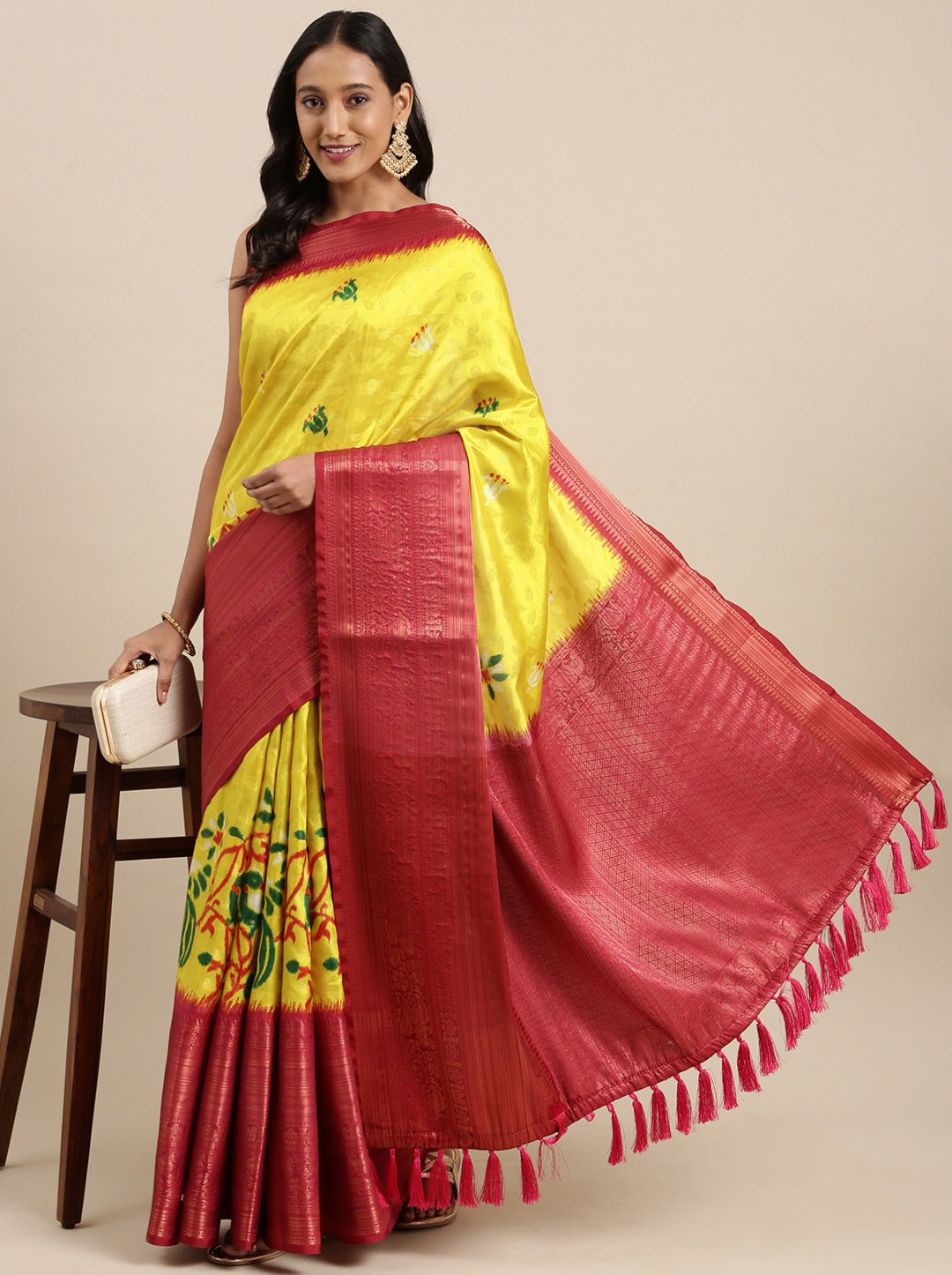 Majesty Yellow Kalamkari Printed Saree With Entrancing Blouse Piece