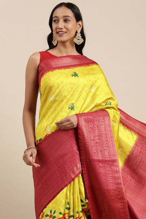 Load image into Gallery viewer, Majesty Yellow Kalamkari Printed Saree With Entrancing Blouse Piece
