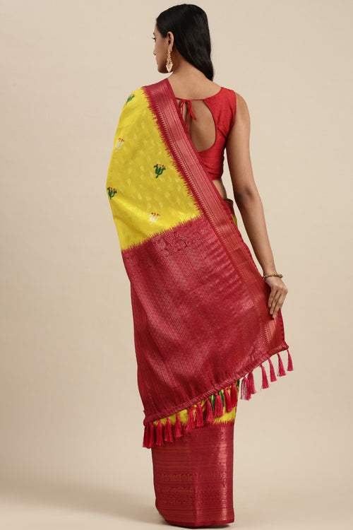 Load image into Gallery viewer, Majesty Yellow Kalamkari Printed Saree With Entrancing Blouse Piece
