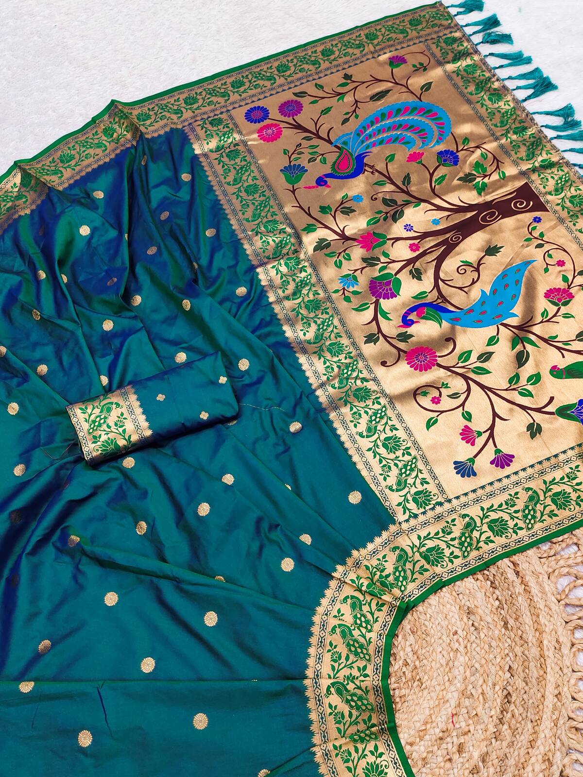 Innovative Rama Paithani Silk Saree With Eloquence Blouse Piece