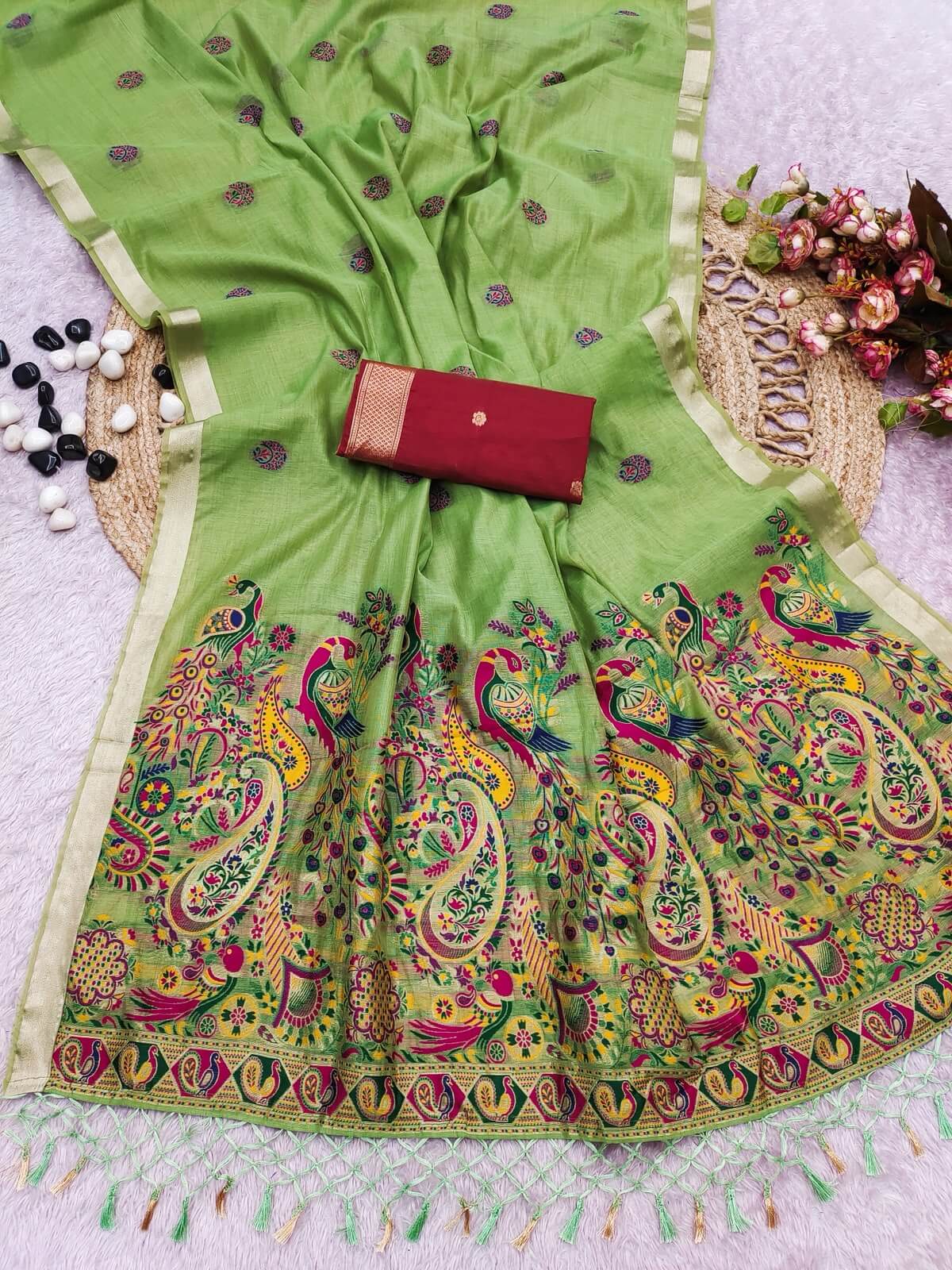 Twirling Green Pure Munga Cotton Silk Saree With Symmetrical Blouse Piece