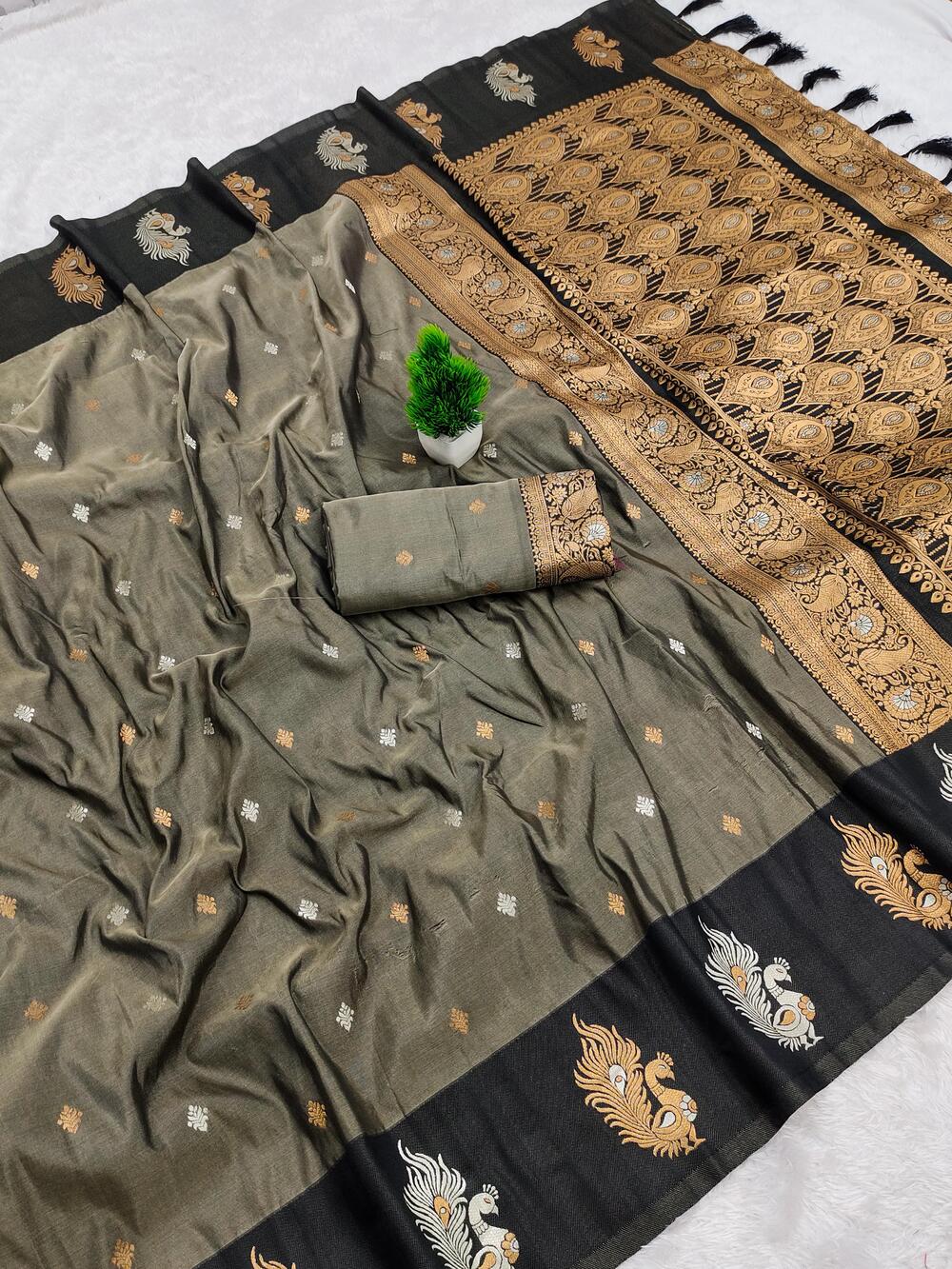 Vivacious Grey Soft Banarasi Silk Saree With Admirable Blouse Piece