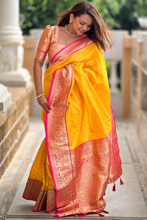 Load image into Gallery viewer, Mesmeric Yellow Soft Banarasi Silk Saree With Twirling Blouse Piece
