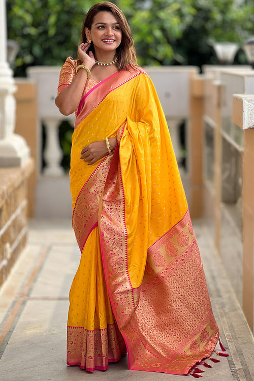 Load image into Gallery viewer, Mesmeric Yellow Soft Banarasi Silk Saree With Twirling Blouse Piece
