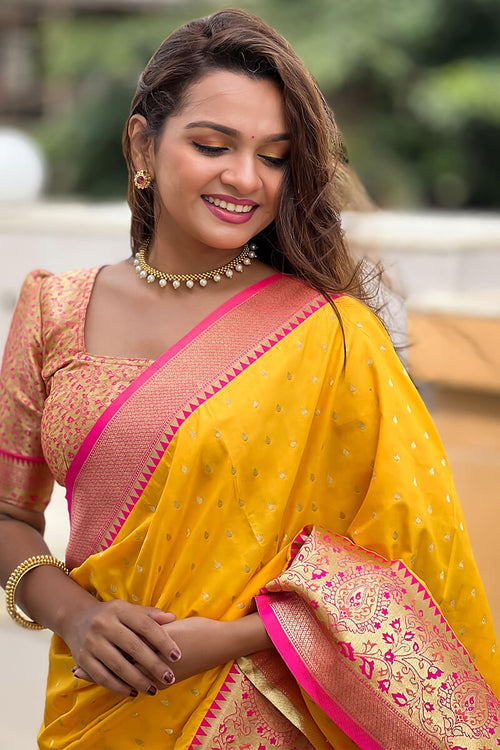 Load image into Gallery viewer, Mesmeric Yellow Soft Banarasi Silk Saree With Twirling Blouse Piece
