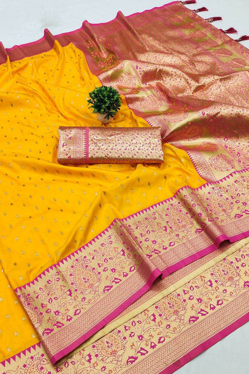 Load image into Gallery viewer, Mesmeric Yellow Soft Banarasi Silk Saree With Twirling Blouse Piece
